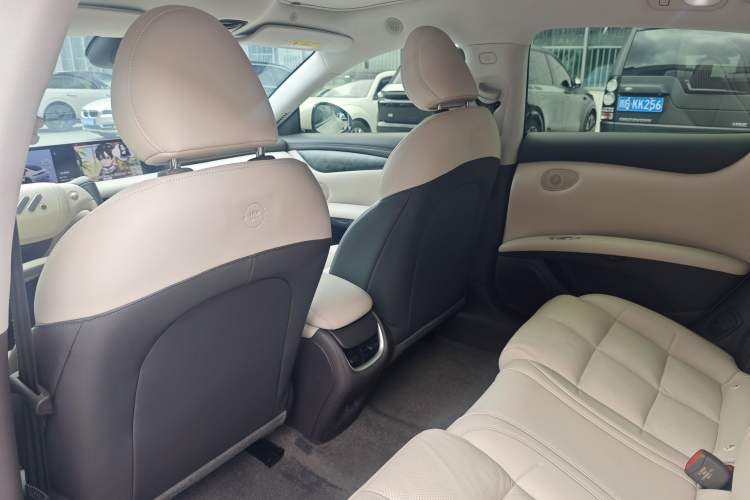 Used IM L6 2024 Max Extended-Range Version Interior 12