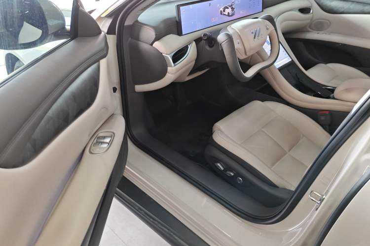 Used IM L6 2024 Max Standard Edition Interior 3