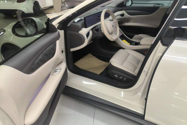 Used IM L6 2024 Max Standard Edition Interior 3