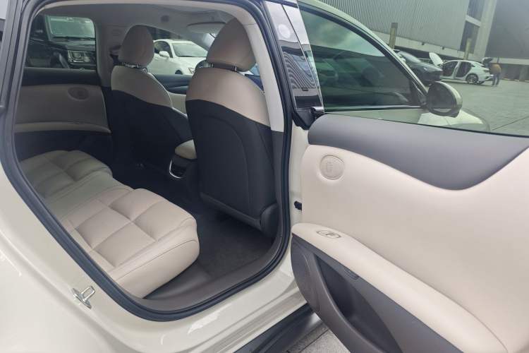 Used IM L6 2024 Max Extended-Range Version Interior 5