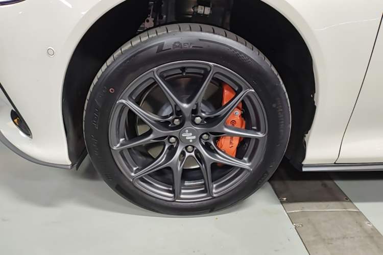 Used IM L6 2024 Max Enhanced Performance Edition Left Front Wheel Hub