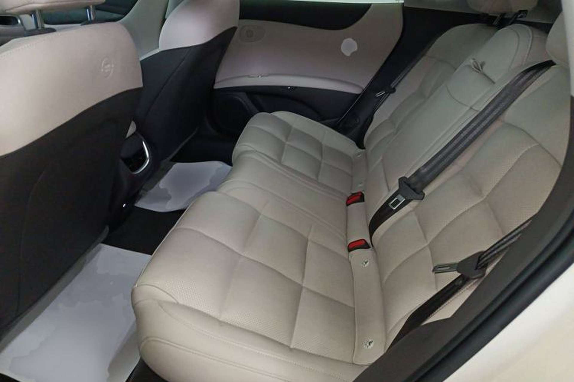 Used IM L6 2024 Max Extended-Range Version Left Rear Seat