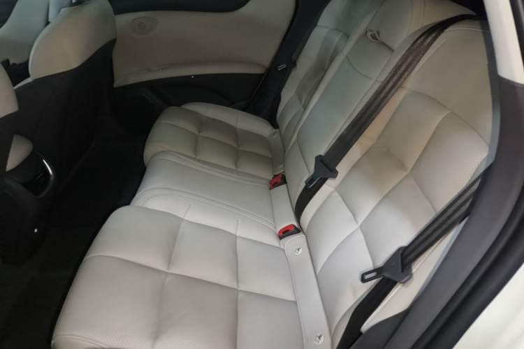 Used IM L6 2024 Max Long-Range Version Left Rear Seat