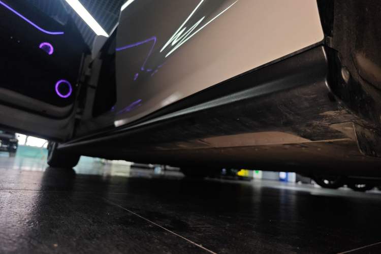 Used IM L6 2024 Max Standard Edition Left Side Sill