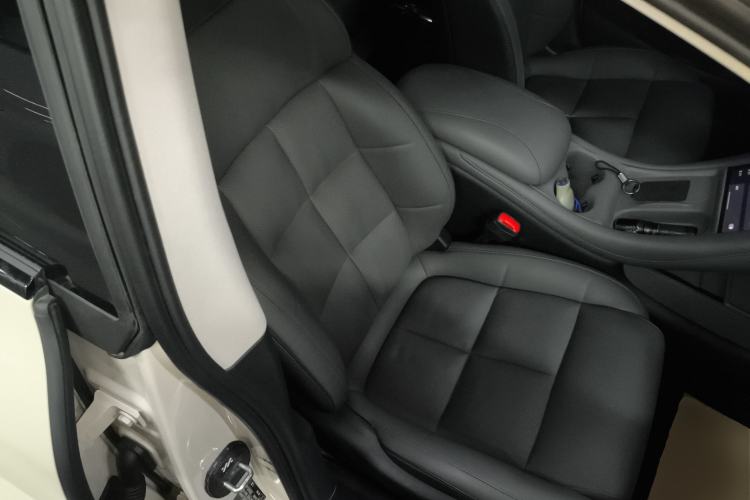 Used IM L6 2024 Max Standard Edition Right Front Seat