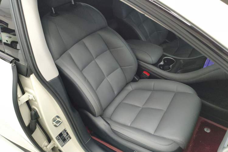 Used IM L6 2024 Max Extended-Range Version Right Front Seat