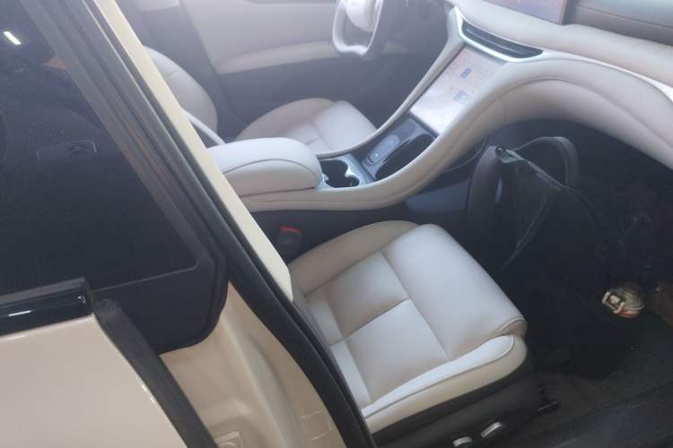 Used IM L6 2024 Max Standard Edition Right Front Seat