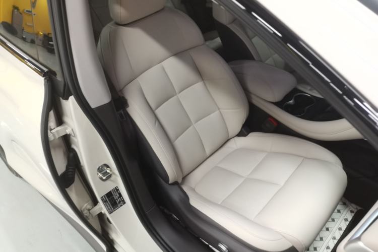 Used IM L6 2024 Max Extended-Range Version Right Front Seat