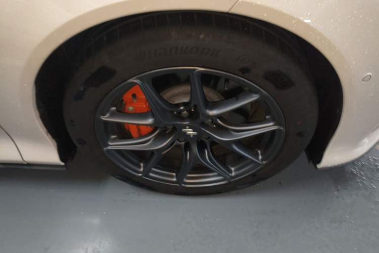 Used IM L6 2024 Max Standard Edition Right Front Wheel Hub