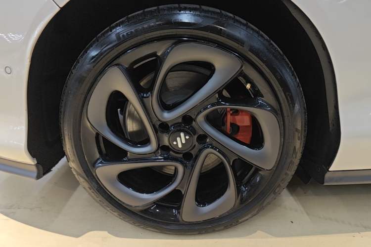 Used IM L6 2024 Max Long-Range Version Right Rear Wheel Hub