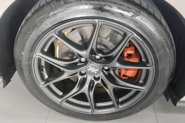 Used IM L6 2024 Max Standard Edition Right Rear Wheel Hub