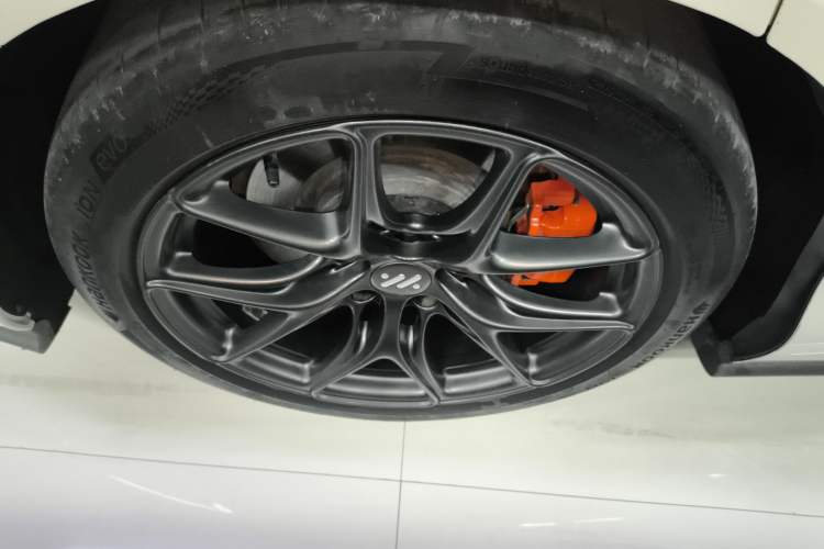 Used IM L6 2024 Max Standard Edition Right Rear Wheel Hub