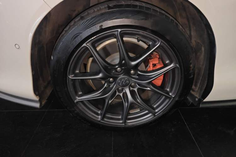Used IM L6 2024 Max Standard Edition Right Rear Wheel Hub