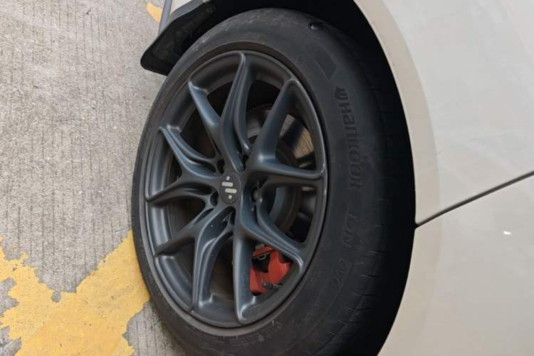 Used IM L6 2024 Max Standard Edition Right Rear Wheel Hub