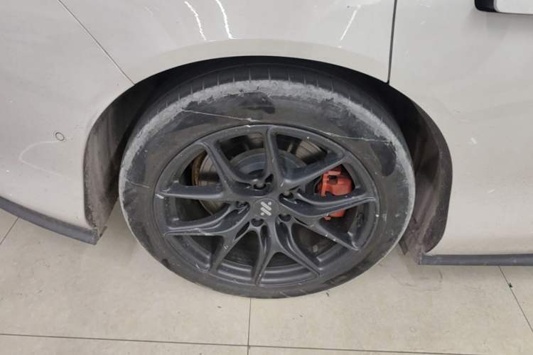 Used IM L6 2024 Max Standard Edition Right Rear Wheel Hub
