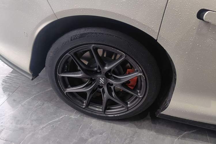 Used IM L6 2024 Max Standard Edition Right Rear Wheel Hub