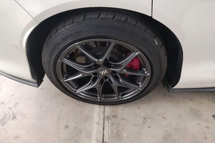 Used IM L6 2024 Max Standard Edition Right Rear Wheel Hub