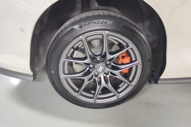 Used IM L6 2024 Max Enhanced Performance Edition Right Rear Wheel Hub