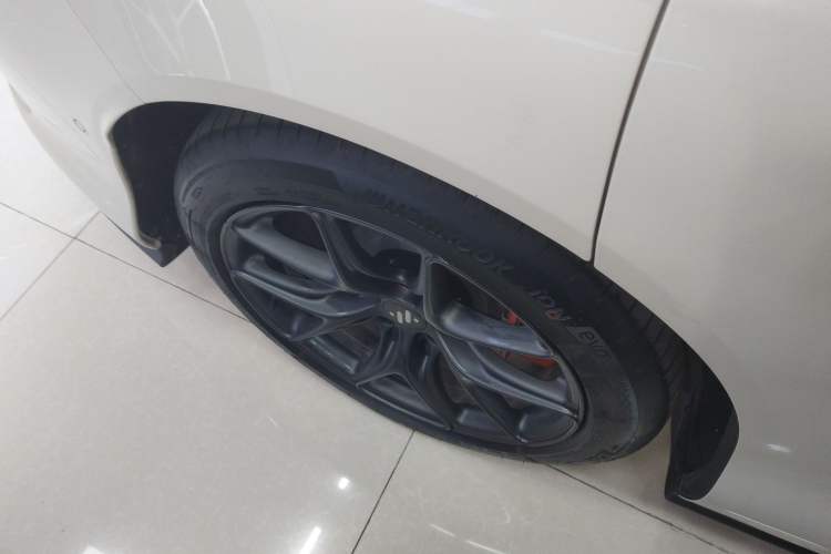 Used IM L6 2024 Max Standard Edition Right Rear Wheel Hub