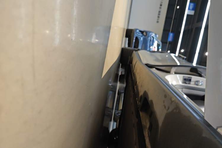 Used IM L6 2024 Max Long-Range Version Right Side Sill