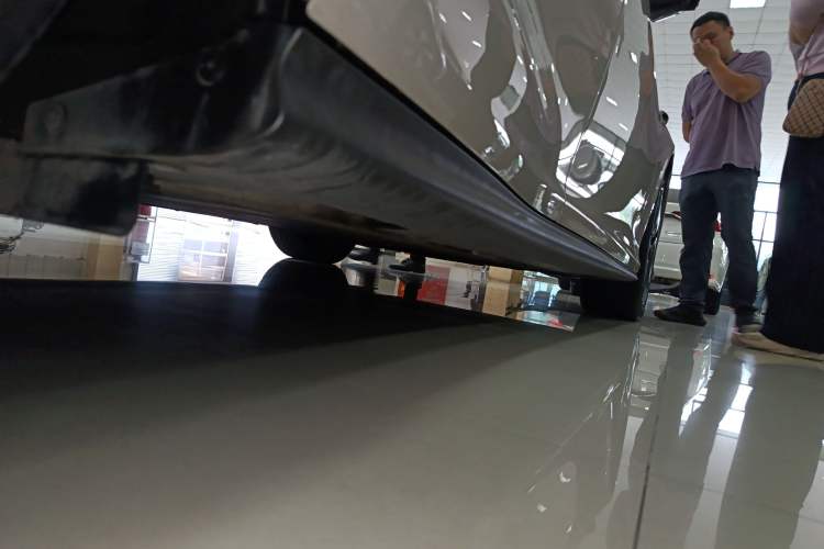 Used IM L6 2024 Max Extended-Range Version Right Side Sill