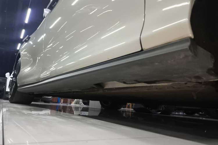Used IM L6 2024 Max Standard Edition Right Side Sill