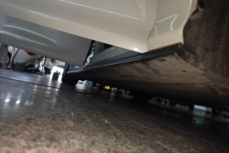 Used IM L6 2024 Max Standard Edition Right Side Sill