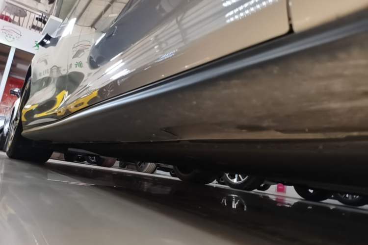 Used IM L6 2024 Max Standard Edition Right Side Sill