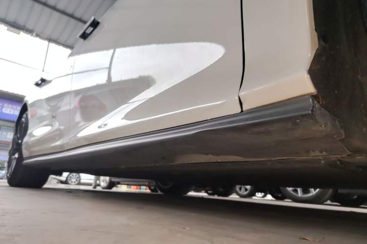 Used IM L6 2024 Max Standard Edition Right Side Sill