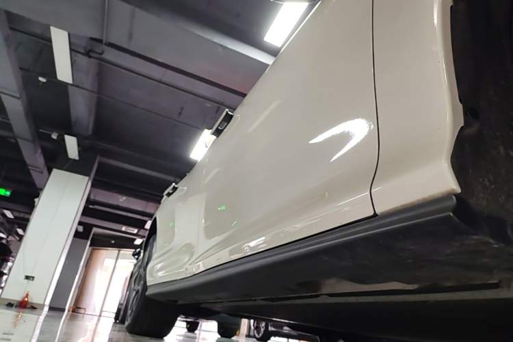 Used IM L6 2024 Max Enhanced Performance Edition Right Side Sill