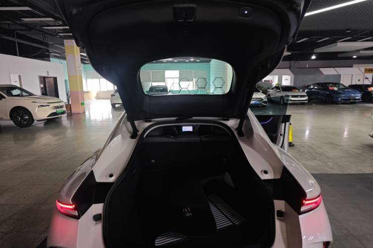 Used IM L6 2024 Max Standard Edition Trunk