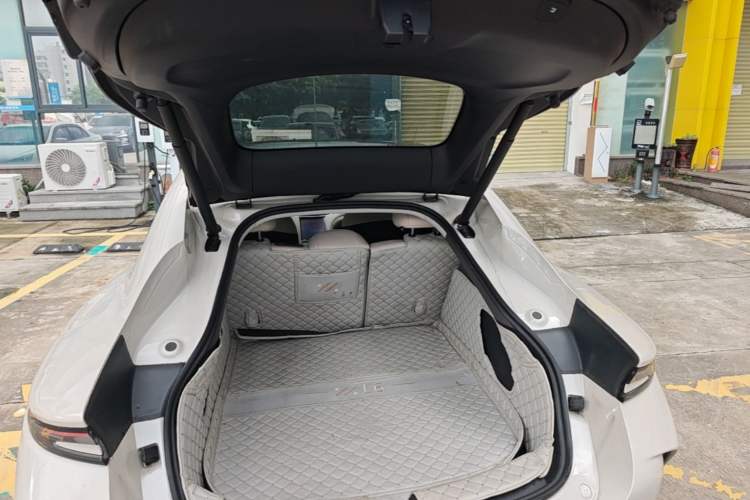 Used IM L6 2024 Max Standard Edition Trunk