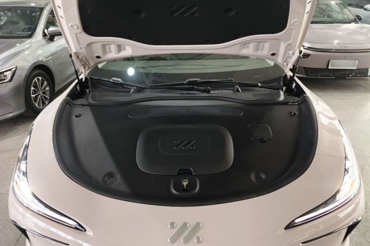 Used IM L6 2024 Max Long-Range Version Engine Bay
