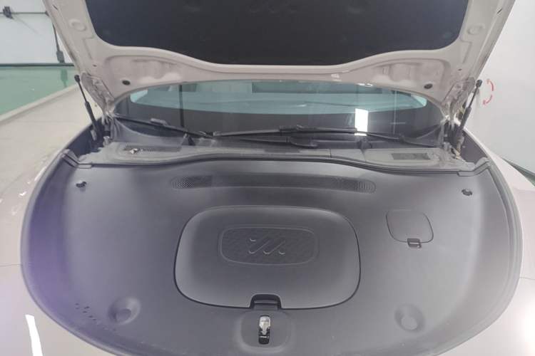 Used IM L6 2024 Max Standard Edition Engine Bay