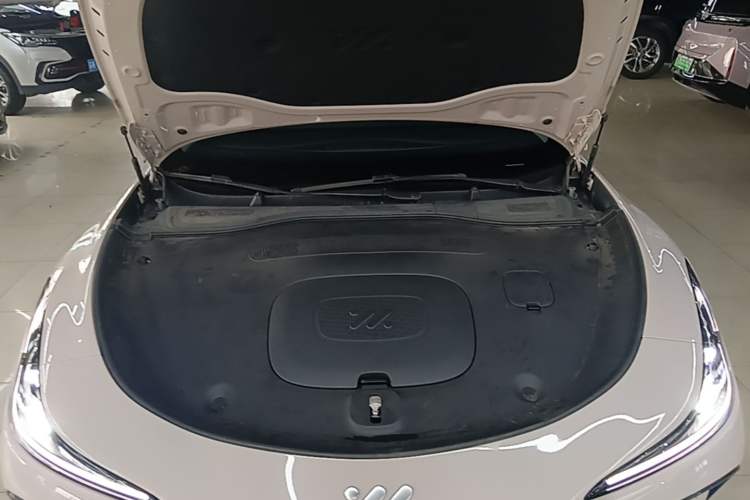 Used IM L6 2024 Max Standard Edition Engine Bay