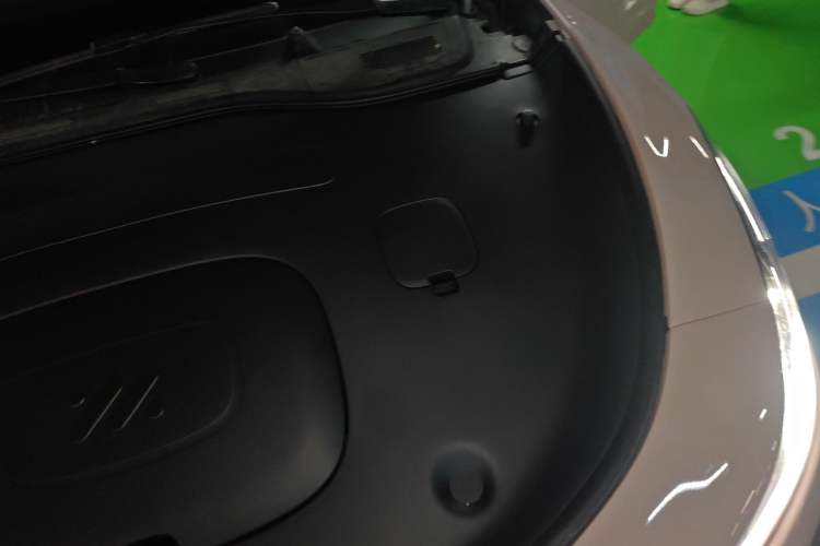 Used IM L6 2024 Max Long-Range Version Engine Bay Left