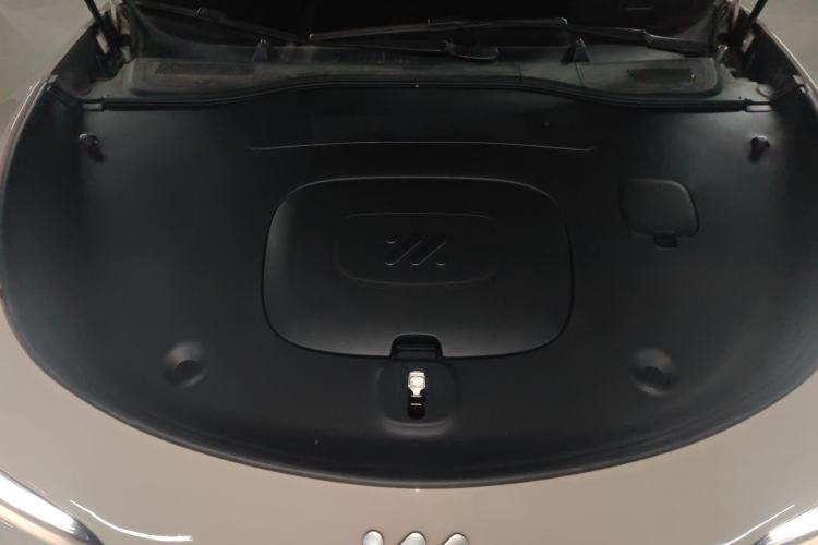 Used IM L6 2024 Max Long-Range Version Engine Bay