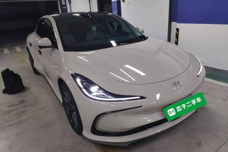 Used IM L6 2024 Max Standard Edition Front Right 45 Deg