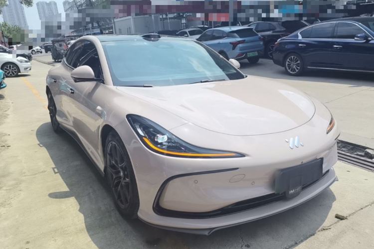 Used IM L6 2024 Max Standard Edition Front Right 45 Deg