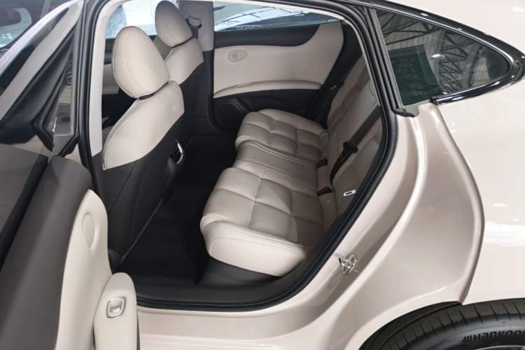 Used IM L6 2024 Max Long-Range Version Left Rear Seat