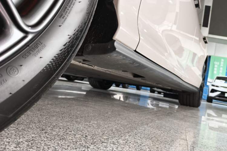 Used IM L6 2024 Max Long-Range Version Left Side Sill