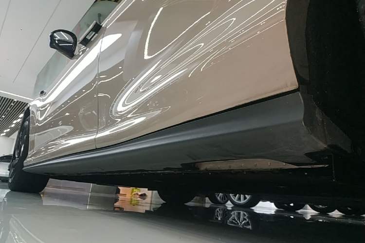 Used IM L6 2024 Max Standard Edition Left Side Sill