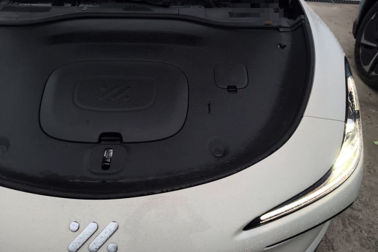 Used IM L6 2024 Max Long-Range Version Engine Bay Left