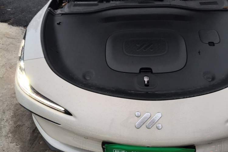 Used IM L6 2024 Max Long-Range Version Engine Bay Right
