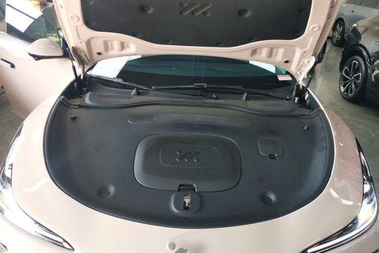 Used IM L6 2024 Max Long-Range Version Engine Bay