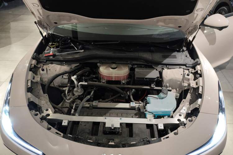 Used IM L6 2024 Max Standard Edition Engine Bay