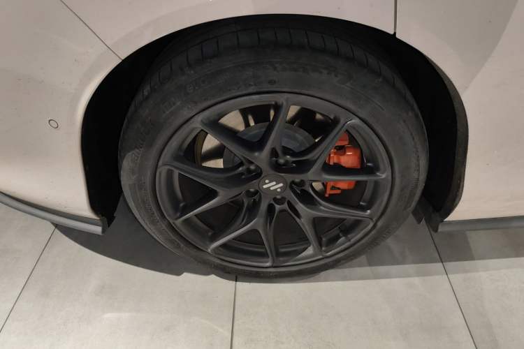 Used IM L6 2024 Max Standard Edition Right Rear Wheel Hub