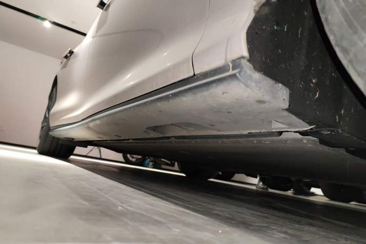 Used IM L6 2024 Max Standard Edition Right Side Sill