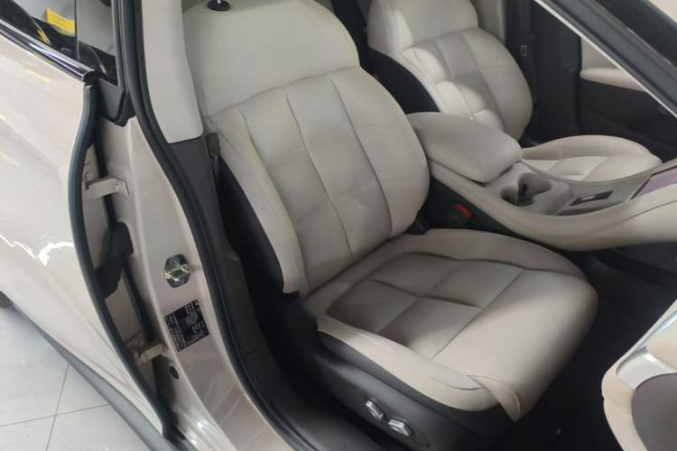 Used IM L6 2024 Max Enhanced Performance Edition Right Front Seat