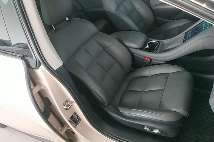 Used IM L6 2024 Max Standard Edition Right Front Seat